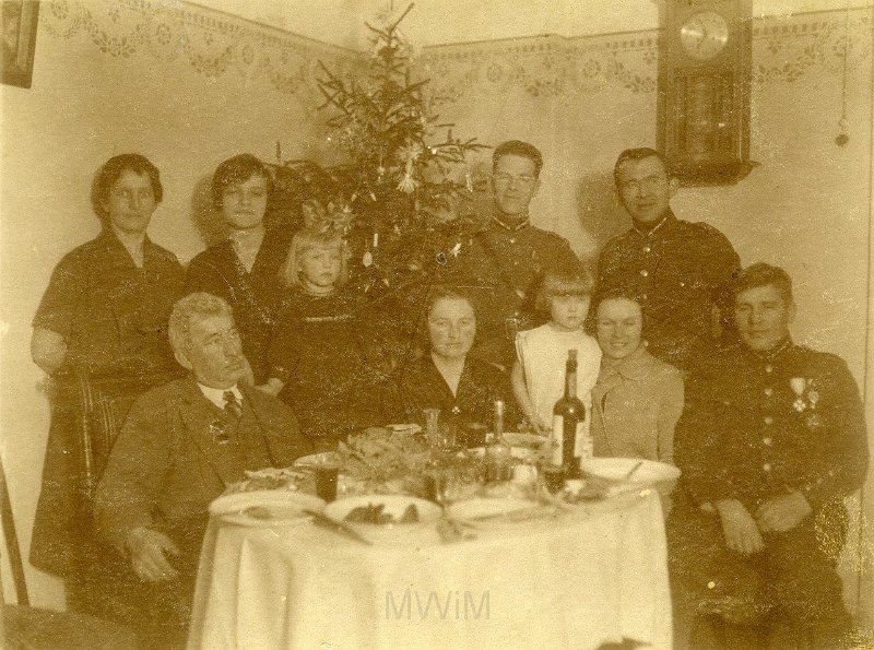 KKE 3882.jpg - Rodzina Świrskich. Spotkanie bożonarodzeniowe, Łotwa, około 1915 r.